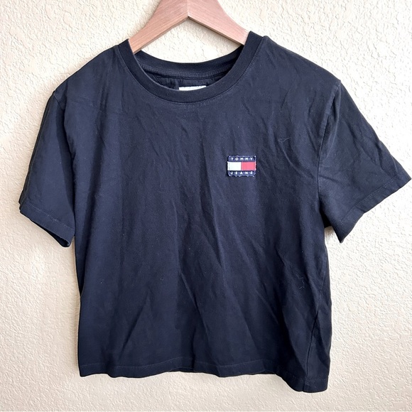 Tommy Jeans Tommy Hilfiger Vintage Short Sleeve Cropped Tee - Picture 2 of 8